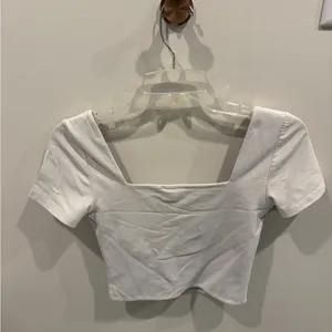 Aritzia Babaton Contour Cream Crop Top Size Medium thumbnail 2