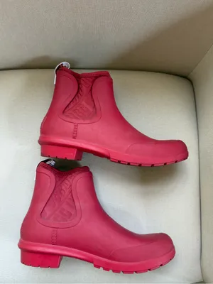 UGG Chevonne Ribbon Red Chelsea Rain Boots Waterproof Colorful Logo Women’s 7 thumbnail 3
