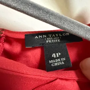 Ann Taylor Petite Red Petal Flower Applique‎ Sleeveless Shell Top Blouse 4P thumbnail 5