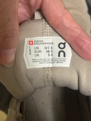 7.5 On Cloud Hi Monochrome Desert/Taupe High-top running Sneakers thumbnail 11