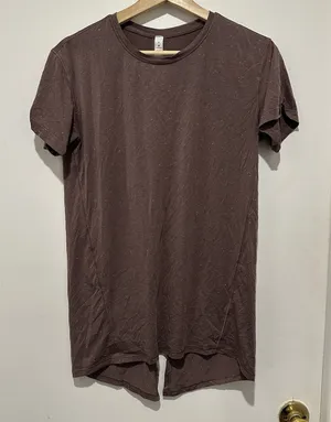 LULULEMON T-Shirt Open Up Tie Back Crew yoga top Purple Moon‎ Dust Size 4 thumbnail 1
