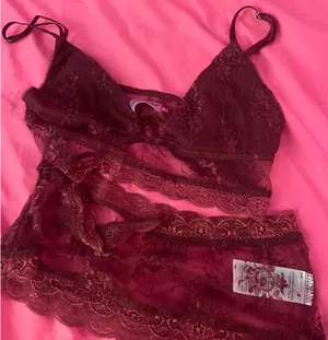 Edikted red top  thumbnail 1