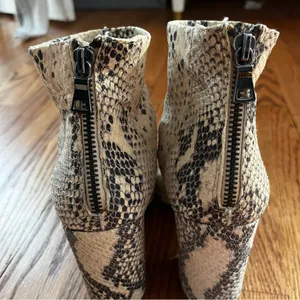 Steve Madden Snakeskin Neutral Booties Block Heel 6.5 Mob Wife Leather Beige thumbnail 5