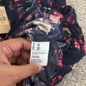 American Eagle Outfitters Floral Cut-out romper thumbnail 8