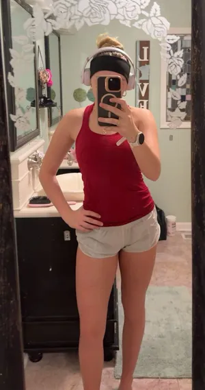 Lululemon Hotty Hot 2.5" Shorts thumbnail 1
