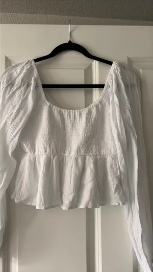 Hollister white slightly cropped top S thumbnail 5