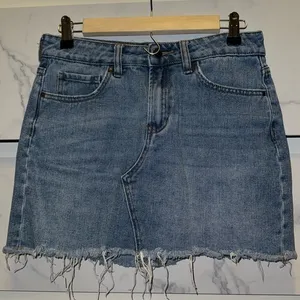 PacSun woman, jean skirt thumbnail 1