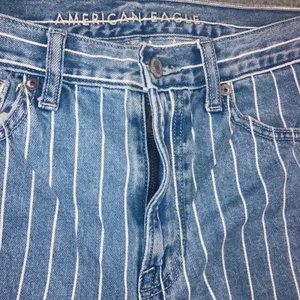 American Eagle Pinstripe Mom Jeans 4 29x27 Blue Retro High Waisted Tapered Leg thumbnail 5