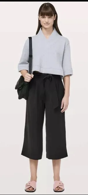 Lululemon Pants‎ Size 6 Black Noir Crop Wide Leg High Tie Waist Travel Casual thumbnail 1