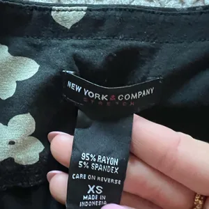 Floral Black Skirt Size XS thumbnail 3