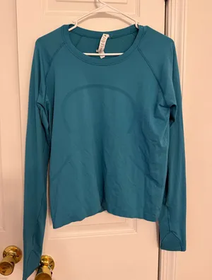Lululemon Long Sleeve thumbnail 1