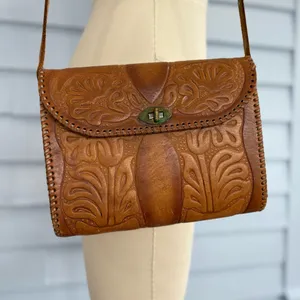 Vintage 70s Floral Tooled Cowhide Leather Crossbody Bag thumbnail 2