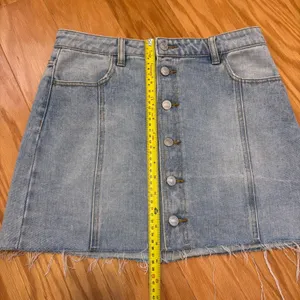 PACSUN Distressed Botton Hem Button-Up Denim Mini Skirt Womens Size 27 thumbnail 6