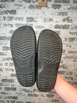 Crocs | unisex black slip on sandals m6 w8 thumbnail 5