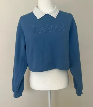 Small size sweater in great condition. Very cute to wear with different styles. thumbnail 2