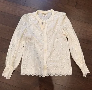 Peace n Love Cream Lace Button-Front Top Size Small/Medium NWT - C72-036 thumbnail 1