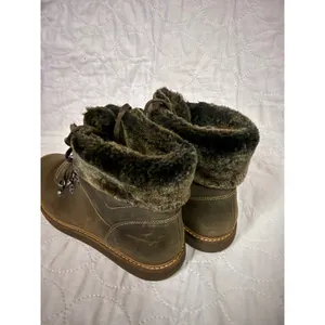 Clarks Glick Clarmont Khaki Brown Leather Faux Fur Lined Ankle Boots Womens 8.5 thumbnail 2
