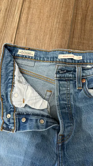 Levi Jeans Size 27 thumbnail 2