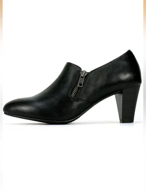 NWOT Rialto Black Leather Zip Ankle Bootie thumbnail 3