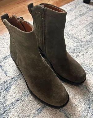 Zodiac green chunky heels boots suede size 7.5 thumbnail 1