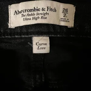 Abercrombie & Fitch Ankle Straight Ultra High Rise Jeans Black Distressed Size 2 thumbnail 5