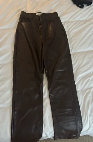 Abercrombie 90s Leather Pants Straight Ultra High-Rise thumbnail 1