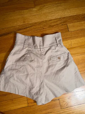 Wilfred High-Waist Pleated Shorts in Light Tan thumbnail 4