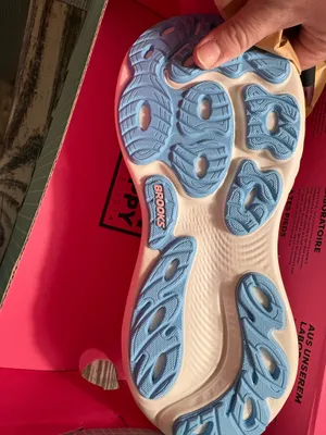 Women’s Brooks Running Shoes thumbnail 4