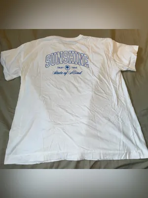 Old Navy White T-Shirt with Light Blue Graphic thumbnail 3