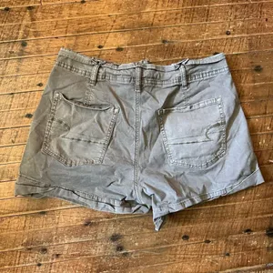 American Eagle khaki paper bag gathered waist 8 shorts thumbnail 3