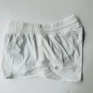 Lululemon Hotty Hot II Low Rise Short 2.5" White Size 10 Run Gym thumbnail 2