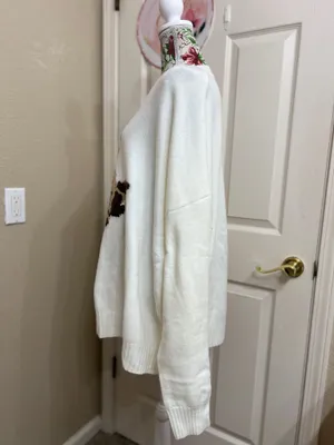 NWOT cream Sweater with dog designe thumbnail 4
