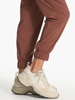 Vuori Women's Villa Jogger Pants in Hazelnut Size S thumbnail 6