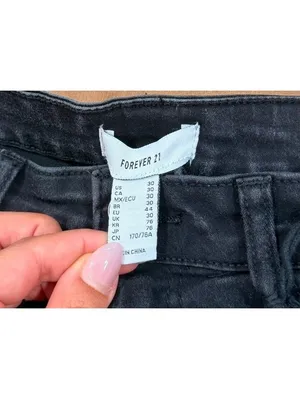Forever 21 NWOT Size M Black Studded Denim Shorts thumbnail 2