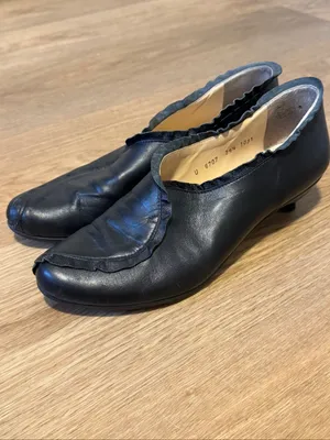 Giraudon New York Black Leather Ruffle Slip-On Shoes EU 39.5 Portugal thumbnail 10