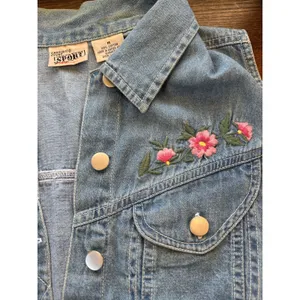 Carriage Court Sport Blue Jean denim vest with‎ embroidered flowers floral thumbnail 6