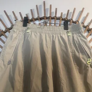 Athleta Women’s Beige Cascade Cargo Poplin Cinch Pants Gorpcore Outdoors Sporty thumbnail 5
