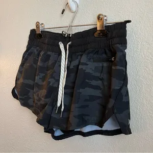 Vuori Clementine Short Camo 2” thumbnail 7