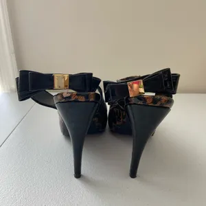 Steve Madden women’s Mevas glossy leopard‎ print bow sling back pumps heels 8.5 thumbnail 3