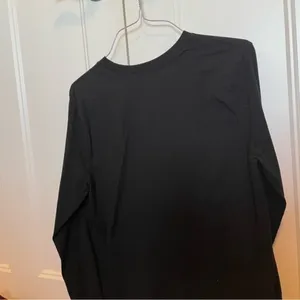 Black Champion Long sleeve size medium thumbnail 4