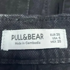 Pull & Bear Women's Black Distressed High Waisted Cropped Mom Denim Jeans Size 6 thumbnail 4