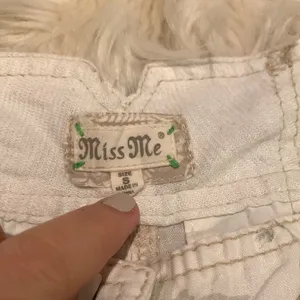 Miss Me Vintage Floral Linen Rayon Blend Cargo Shorts Size Small thumbnail 4