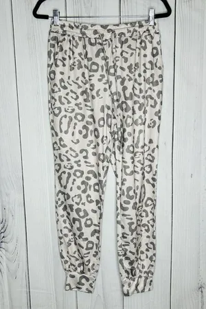 NWT Leo Rosi Womens Animal Print Pajama Sleepwear Set Sz S Gray Long Sleeve thumbnail 11