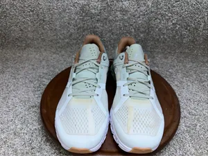 On Cloud women size 8 men’s 6.5 thumbnail 2