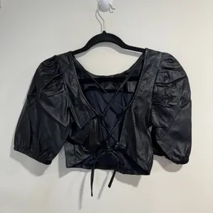 Boohoo PU Leather Cropped Open Back Top Shirt Puff Sleeve Size 8 Medium thumbnail 2