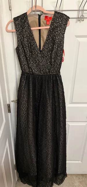 Monique Lhuillier Gown thumbnail 1