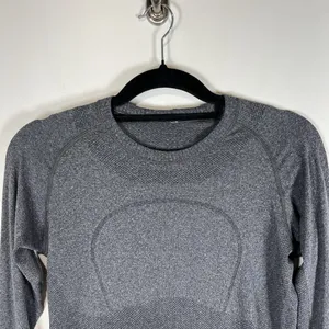 Lululemon Swiftly Tech Long Sleeve‎ Crew Sz 8 Gray Thumbholes Workout Yoga thumbnail 2