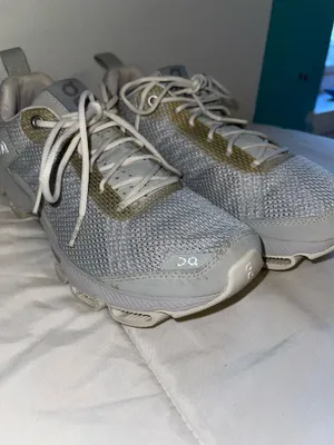 On Cloud Running Shoes Women’s 8 thumbnail 8