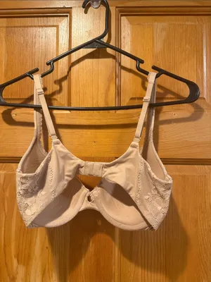 Victoria's Secret 𝅺 beige body perfect shape bra size 32 D. thumbnail 5