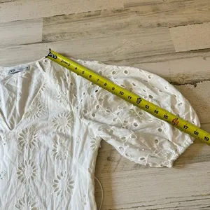 Zara Eyelet Cotton Midi Dress Puff Sleeve Belted Floral Ruffle Tiered Medium thumbnail 15